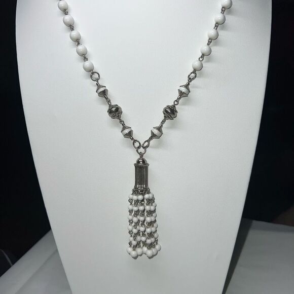 Vintage White Bead and Silver Tone Tassel Necklace - Picture 4 of 8